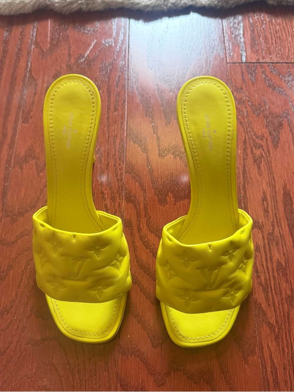 LOUIS VUITTON Neon Yellow LV Monogram Revival Mules size 39EU/9US